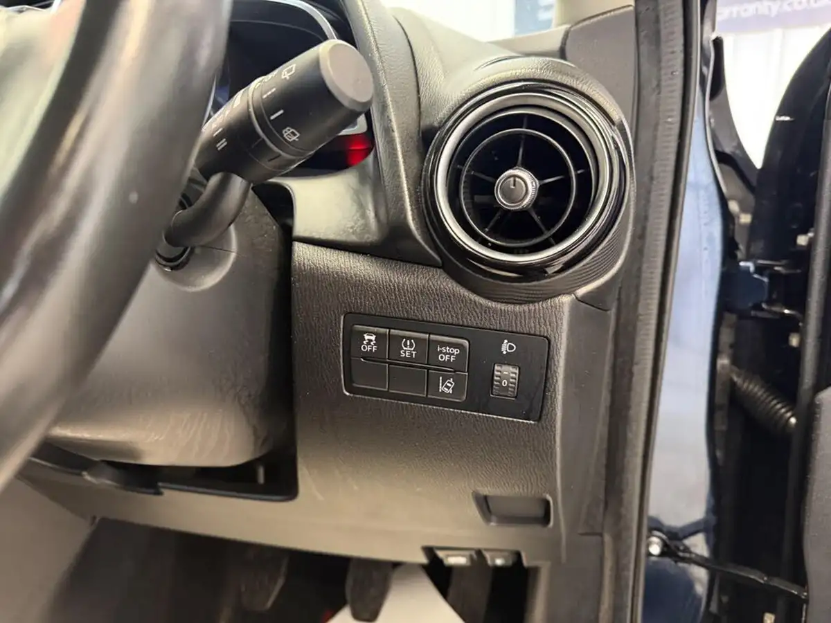 2016-mazda-mazda2-15-sport-nav-90ps-big-22