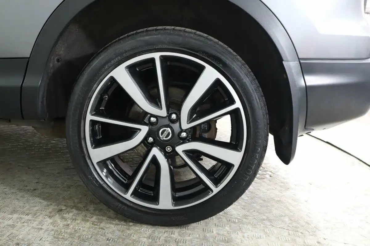 2014-nissan-qashqai-16dci-tekna-4x4-big-13