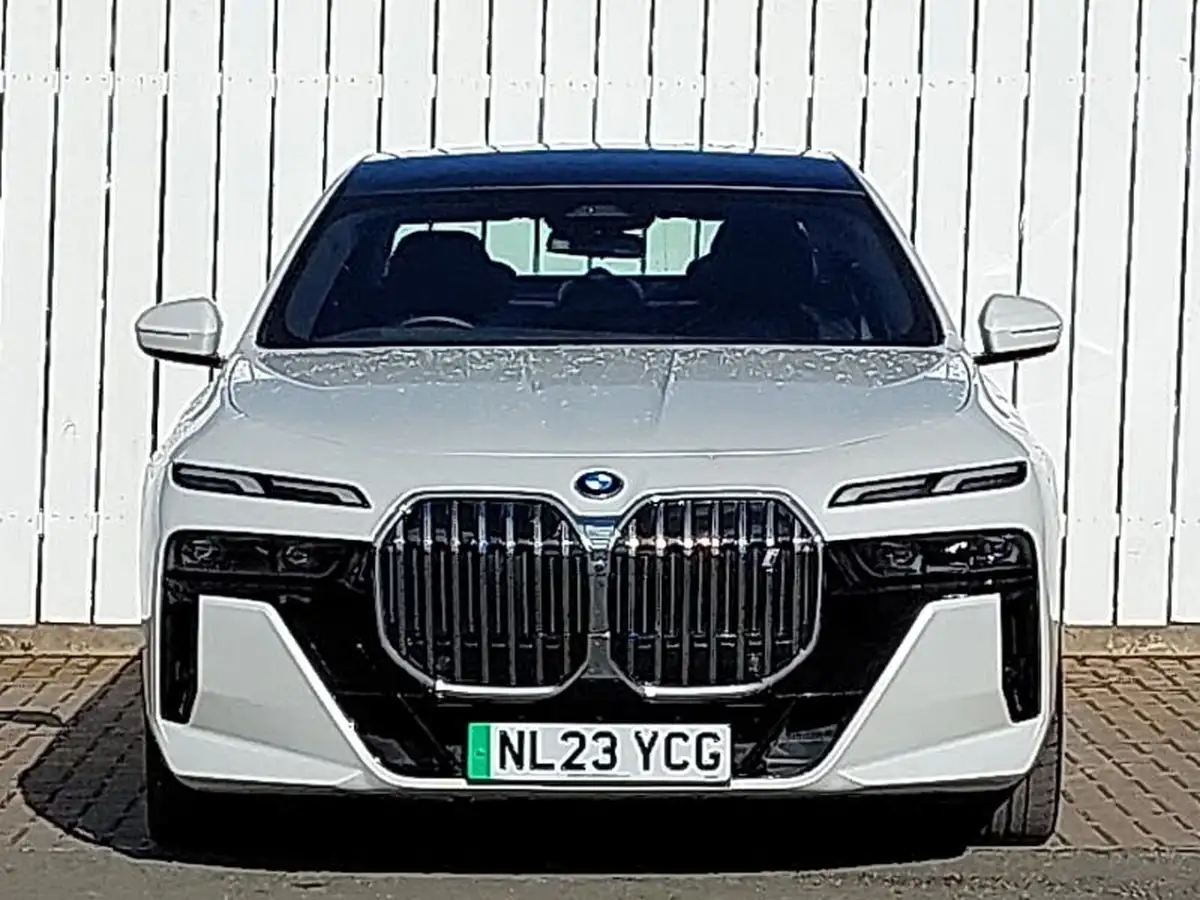 2023-bmw-7-series-e-i7-xdrive60-m-sport-big-15