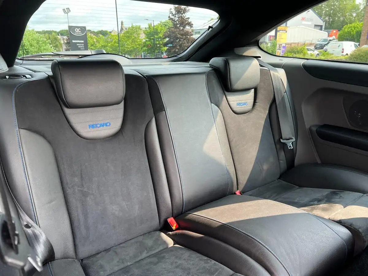 2010-ford-focus-25-rs-big-22