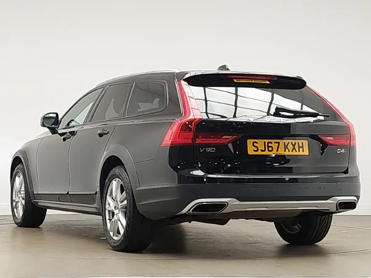 2017-volvo-v90-20td-d4-cross-country-pro-big-1