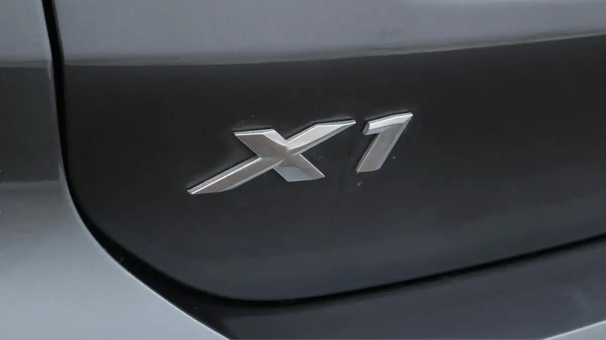 2020-bmw-x1-20-sdrive-20i-xline-big-20