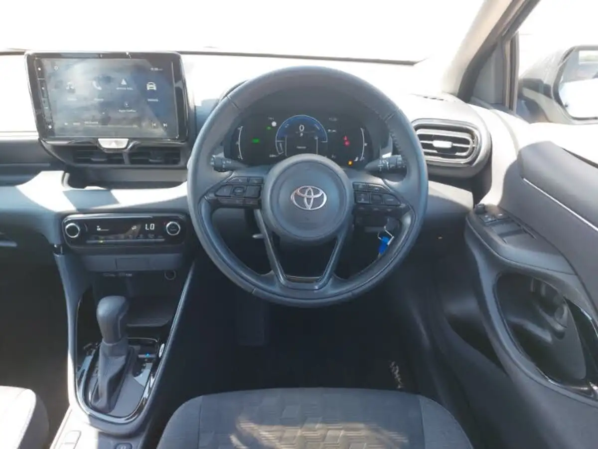 2024-toyota-yaris-15-vvt-i-design-big-6