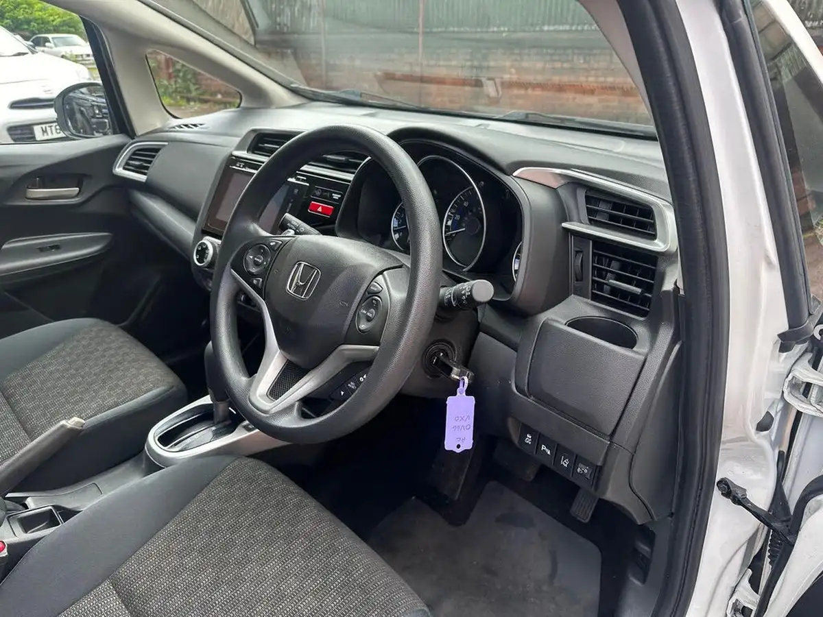 2016-honda-jazz-13-i-vtec-se-cvt-big-14