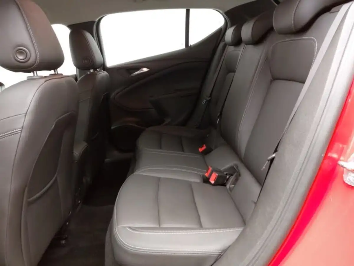 2020-vauxhall-astra-12-turbo-elite-nav-big-5