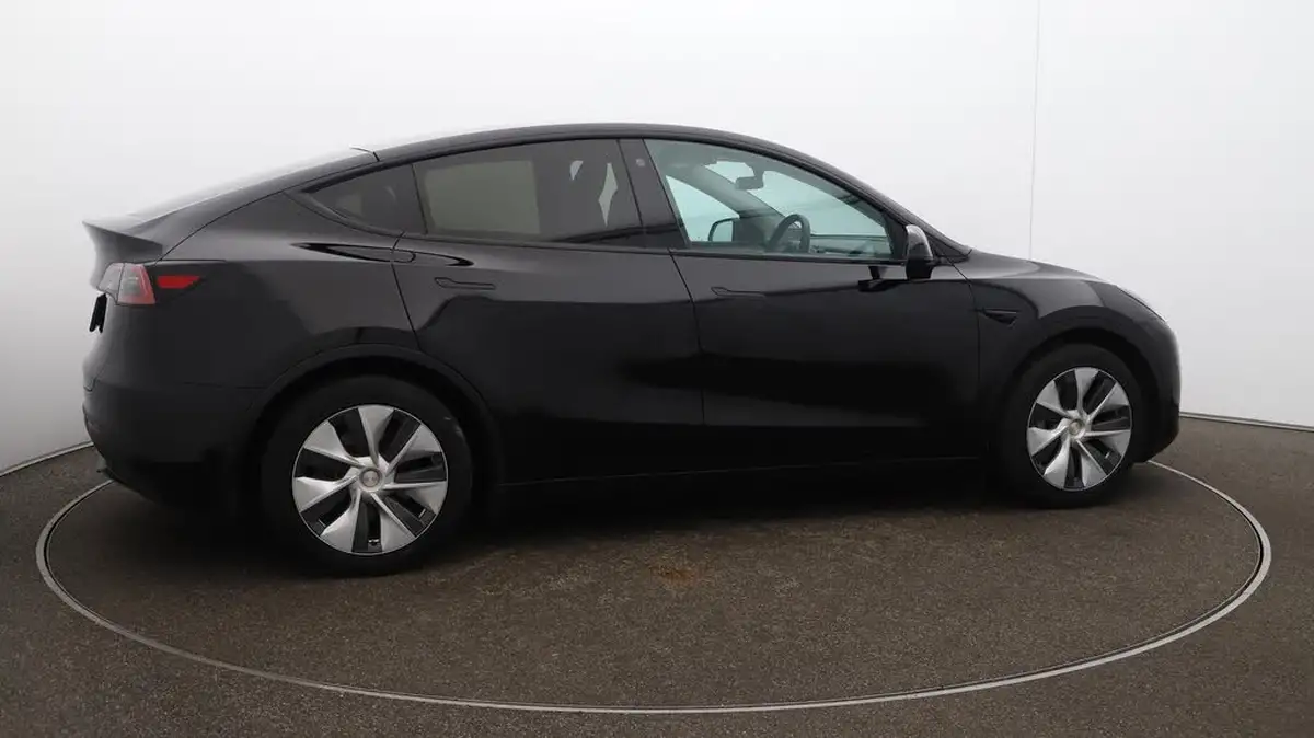 2022-tesla-model-y-e-rwd-big-50
