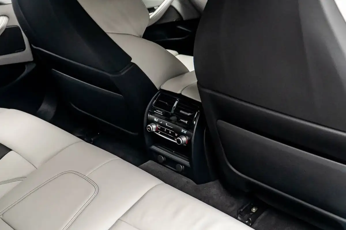 2019-bmw-5-series-44-m5-competition-big-40