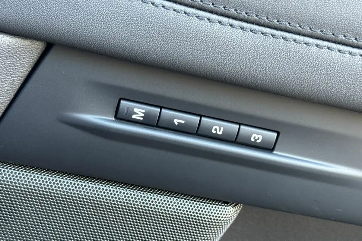 2022-land-rover-range-rover-evoque-20-d200-r-dynamic-hse-big-31