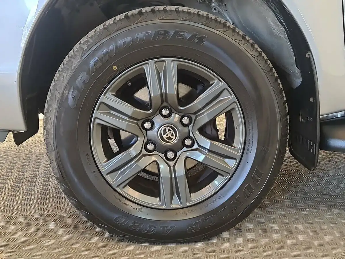 2022-toyota-hi-lux-24d-4d-icon-150hpeu6d-auto-big-6