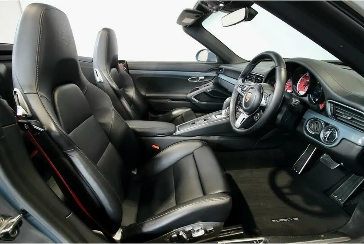 2016-porsche-911-38-turbo-s-cabriolet-big-13