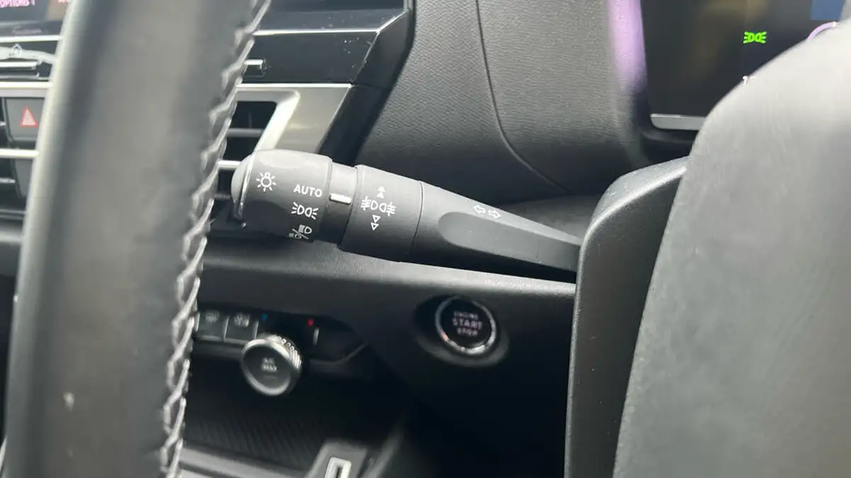 2022-citroen-c4-12-puretech-shine-130ps-big-27