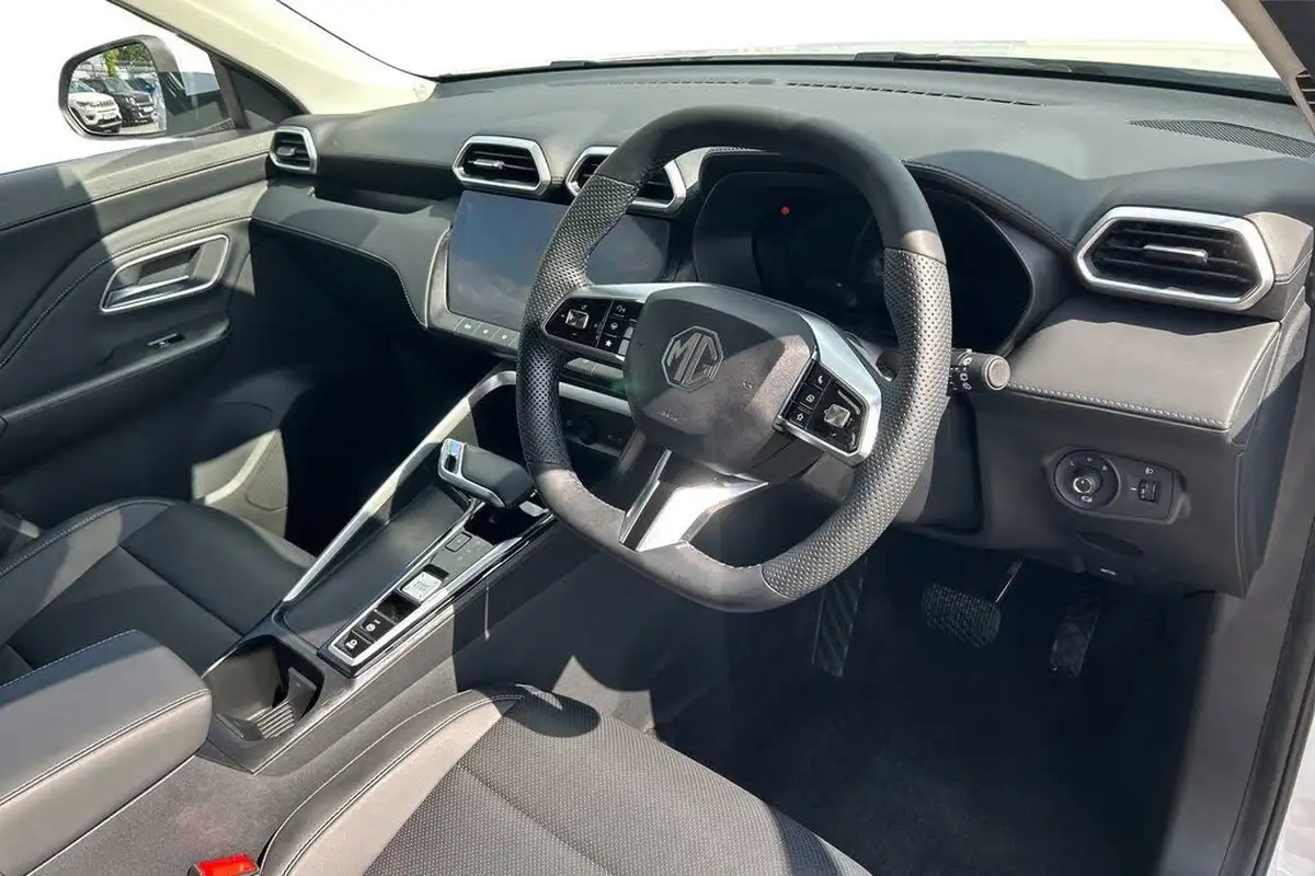 2025-mg-zs-suv-15-trophy-big-5