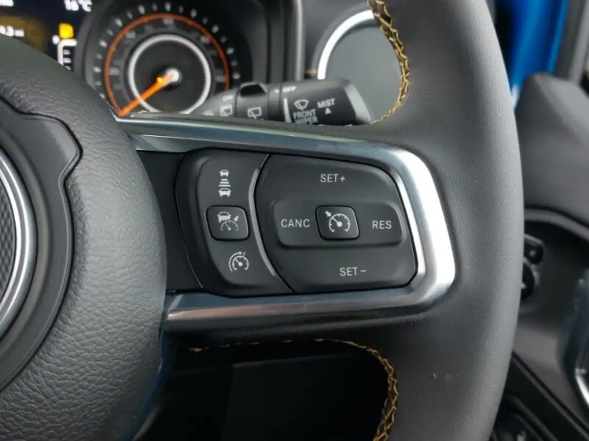2025-jeep-wrangler-20-gme-sahara-big-17