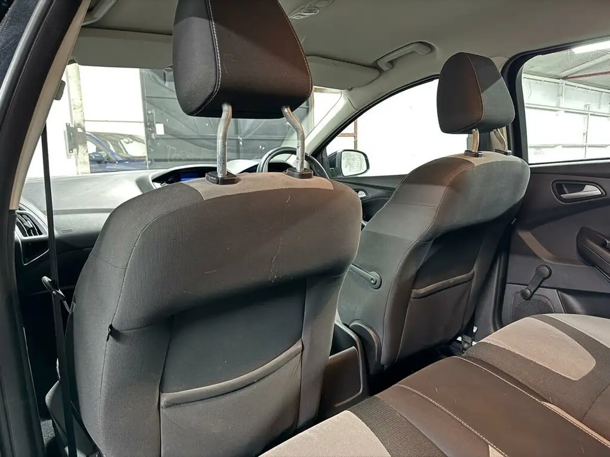 2012-ford-focus-16tdci-zetec-115ps-estate-big-19