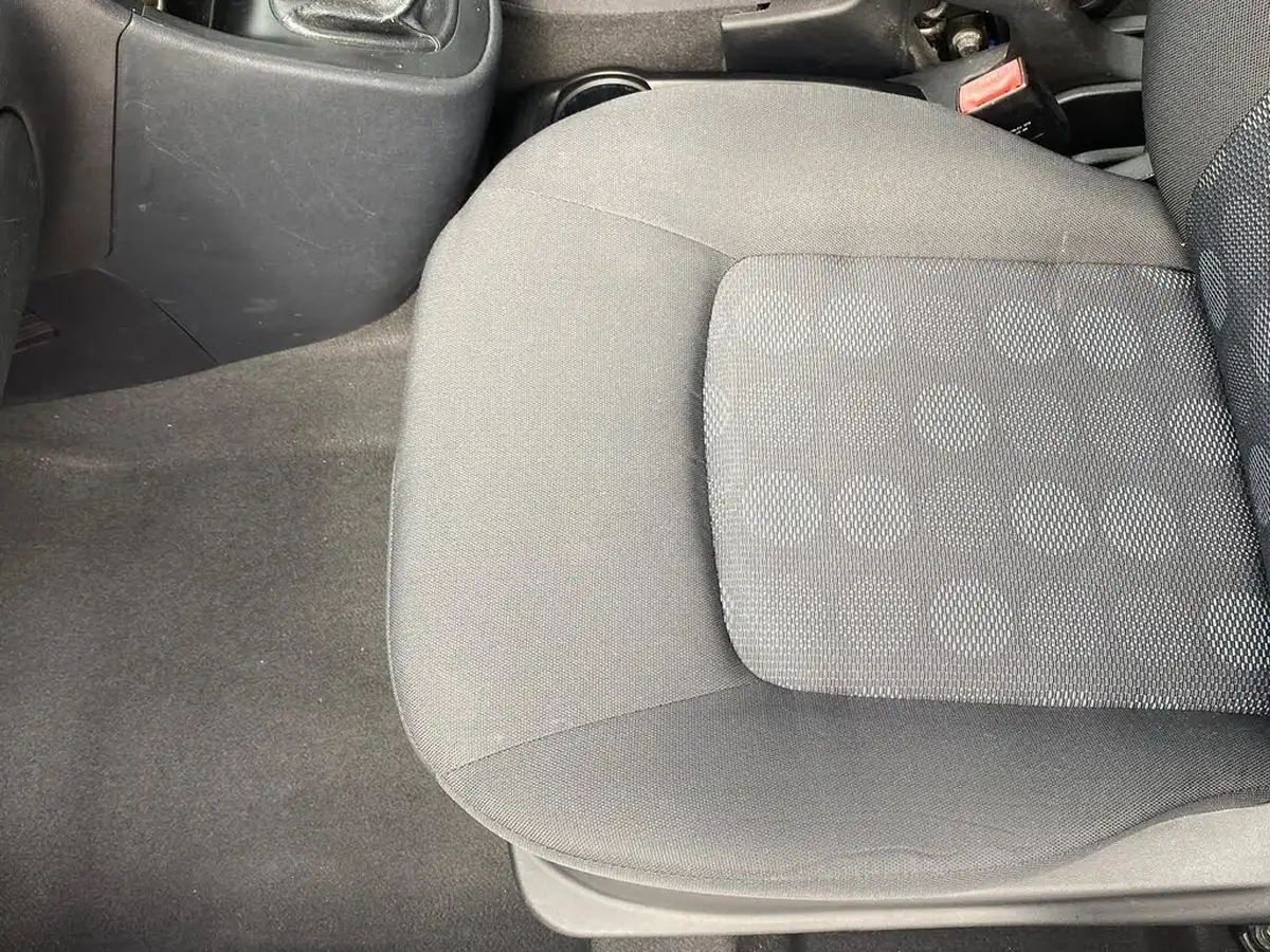 2009-hyundai-i10-12-comfort-76bhp-big-19