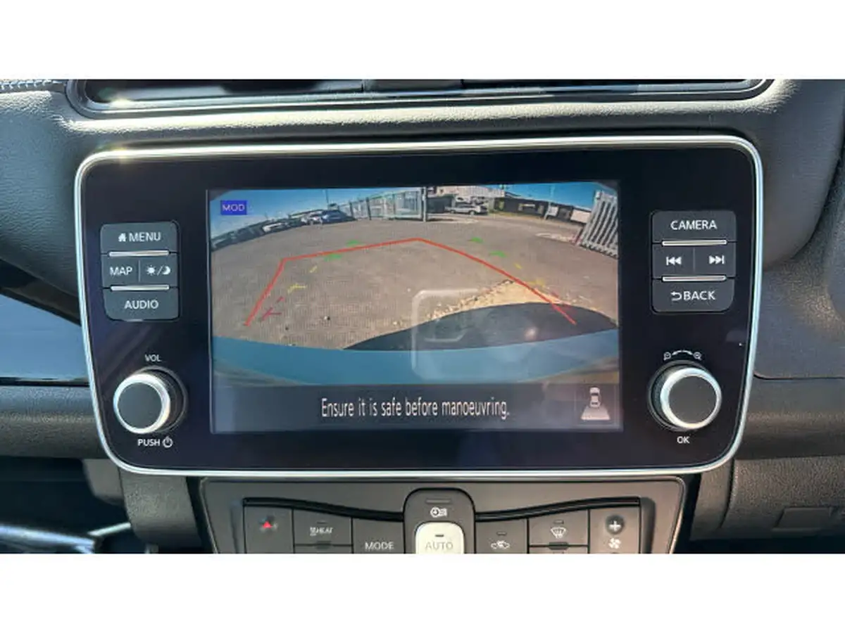 2022-nissan-leaf-e-tekna-39kwh-big-32
