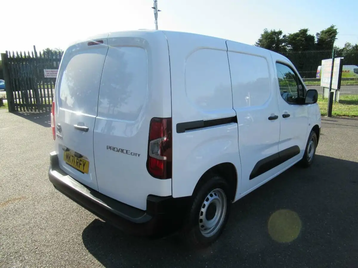2021-toyota-proace-city-15d-active-75hpeu6dt-e-big-9