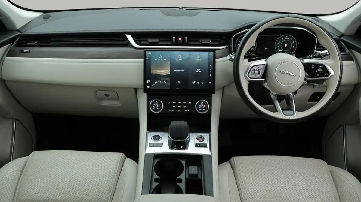 2022-jaguar-f-pace-20-p400e-s-big-13