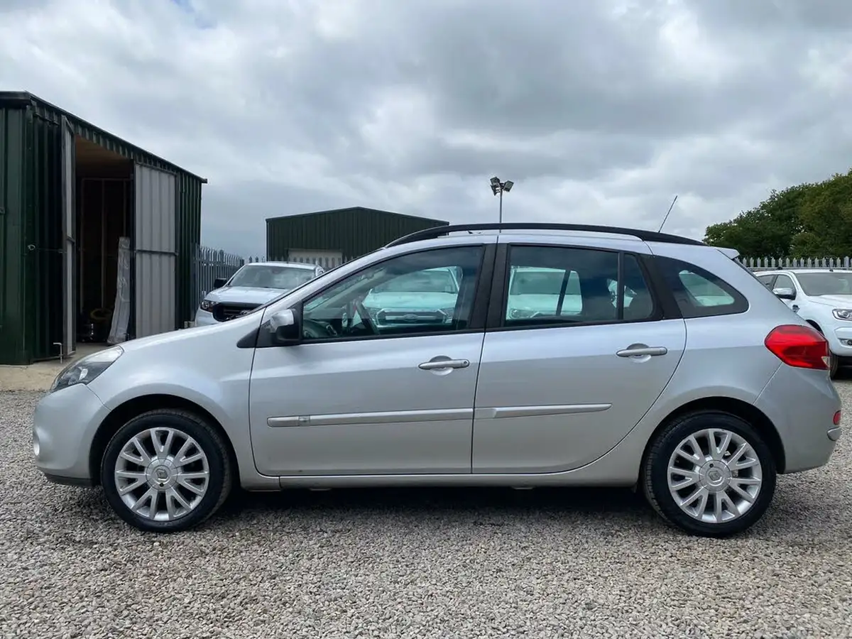2010-renault-clio-12-dynamique-75bhp-sport-tourer-5d-big-19