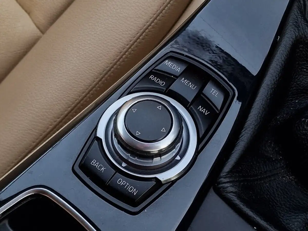 2013-bmw-5-series-20td-518d-se-saloon-4d-big-12