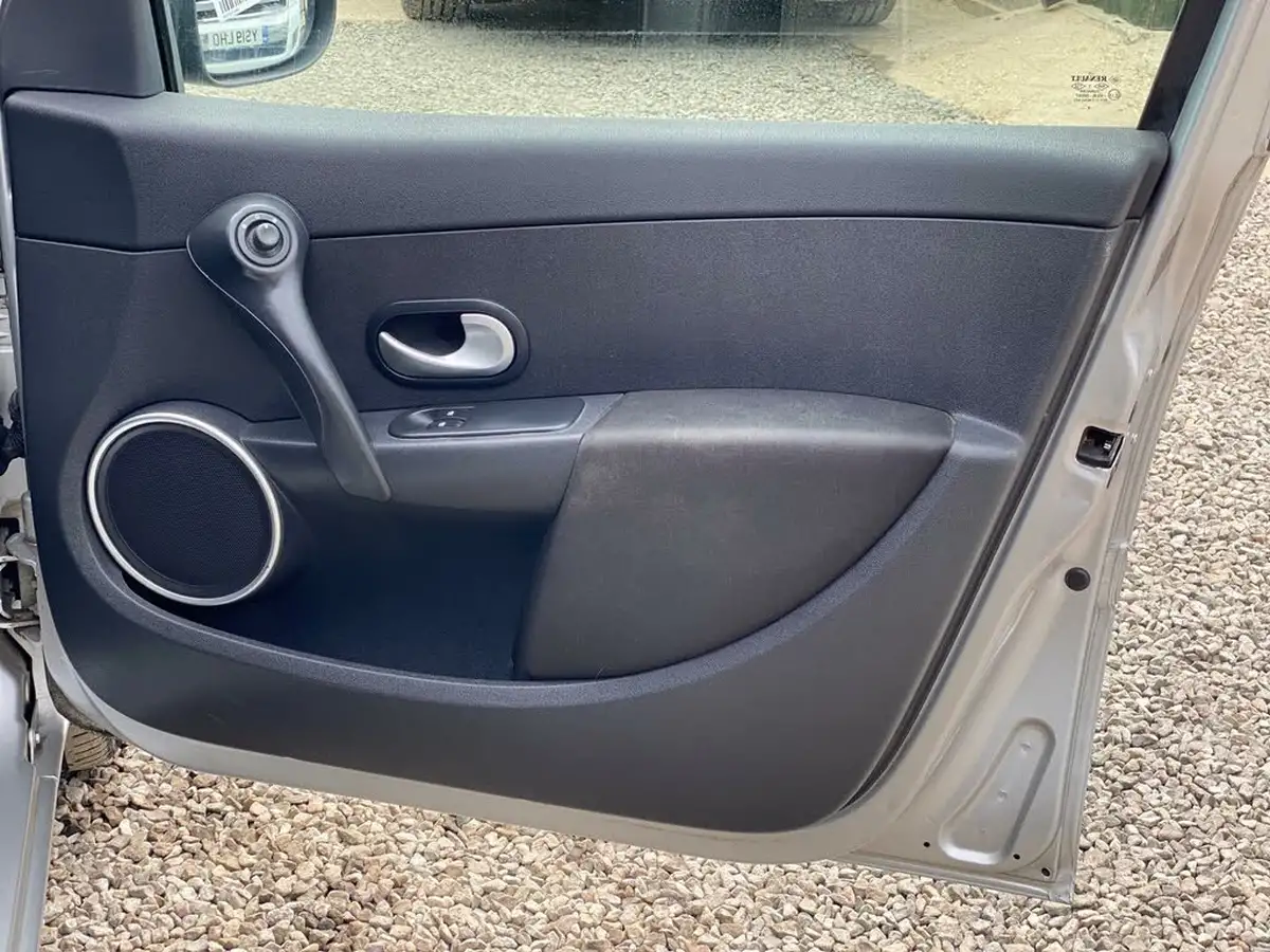 2010-renault-clio-12-dynamique-75bhp-sport-tourer-5d-big-43