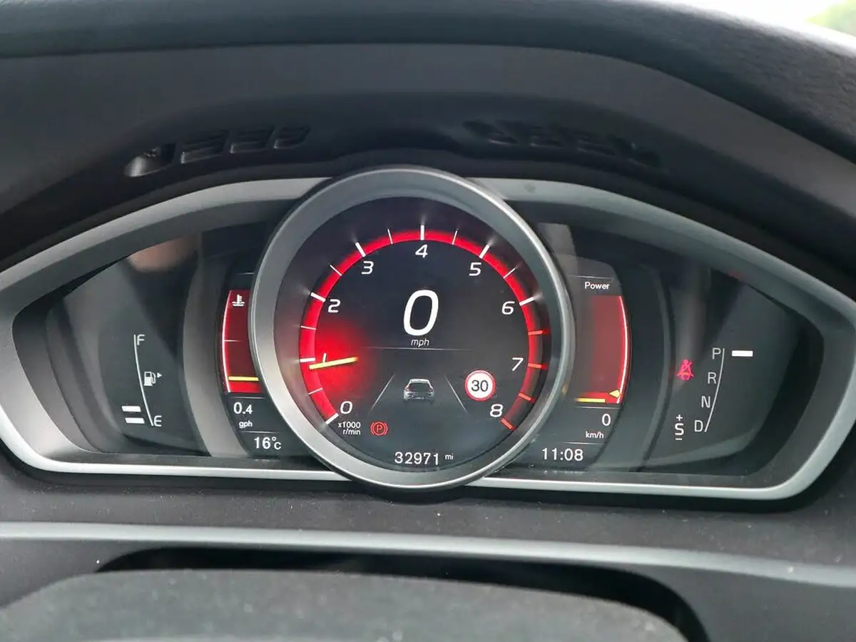2018-volvo-v40-15-t3-inscription-big-6