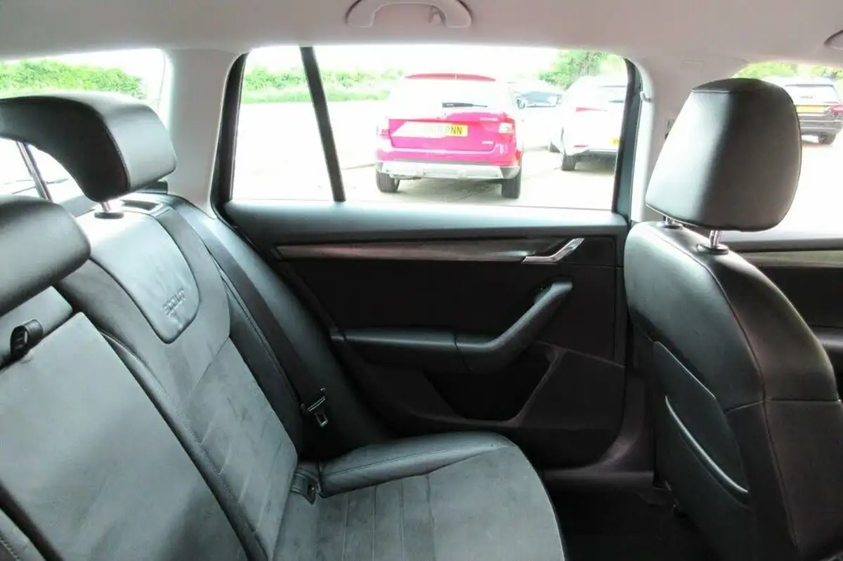 2014-skoda-octavia-20tdi-scout-184ps-dsg-big-31
