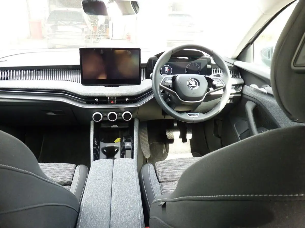 2024-skoda-superb-20tdi-se-technology-estate-dsg-big-7