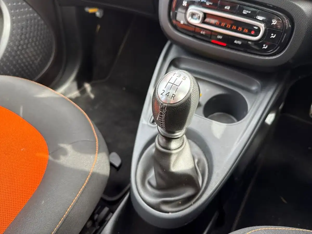 2015-smart-forfour-09-edition-1-big-18