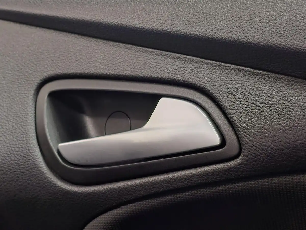 2012-ford-focus-10-zetec-100ps-hatchback-big-59