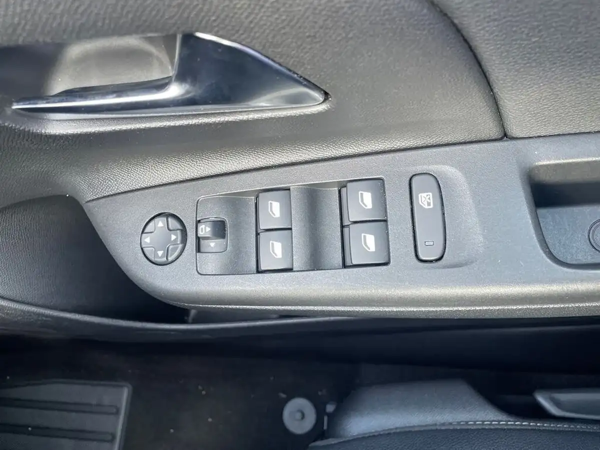 2021-vauxhall-corsa-12i-griffin-edition-big-19