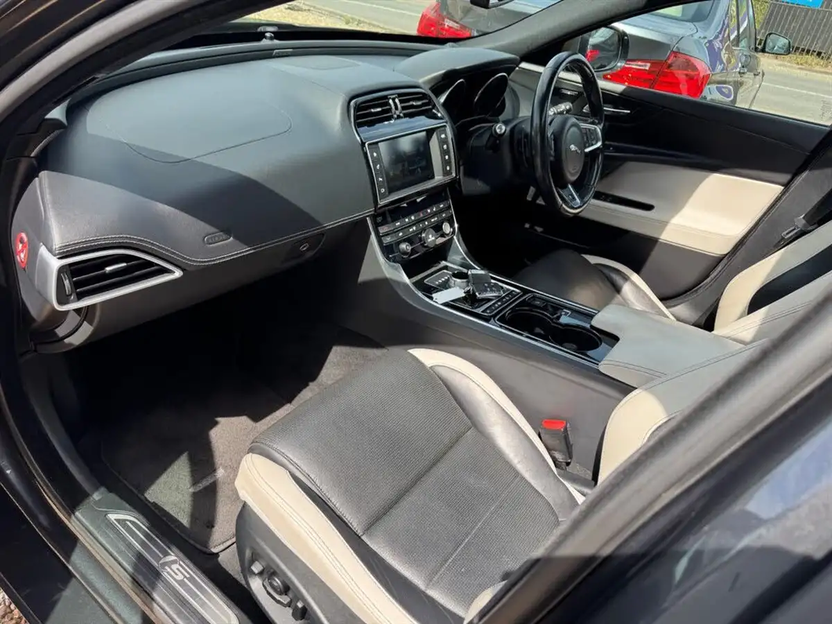 2016-jaguar-xe-30i-v6-sc-s-big-4