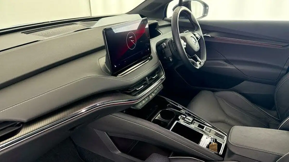 2022-skoda-enyaq-e-80-vrs-big-1