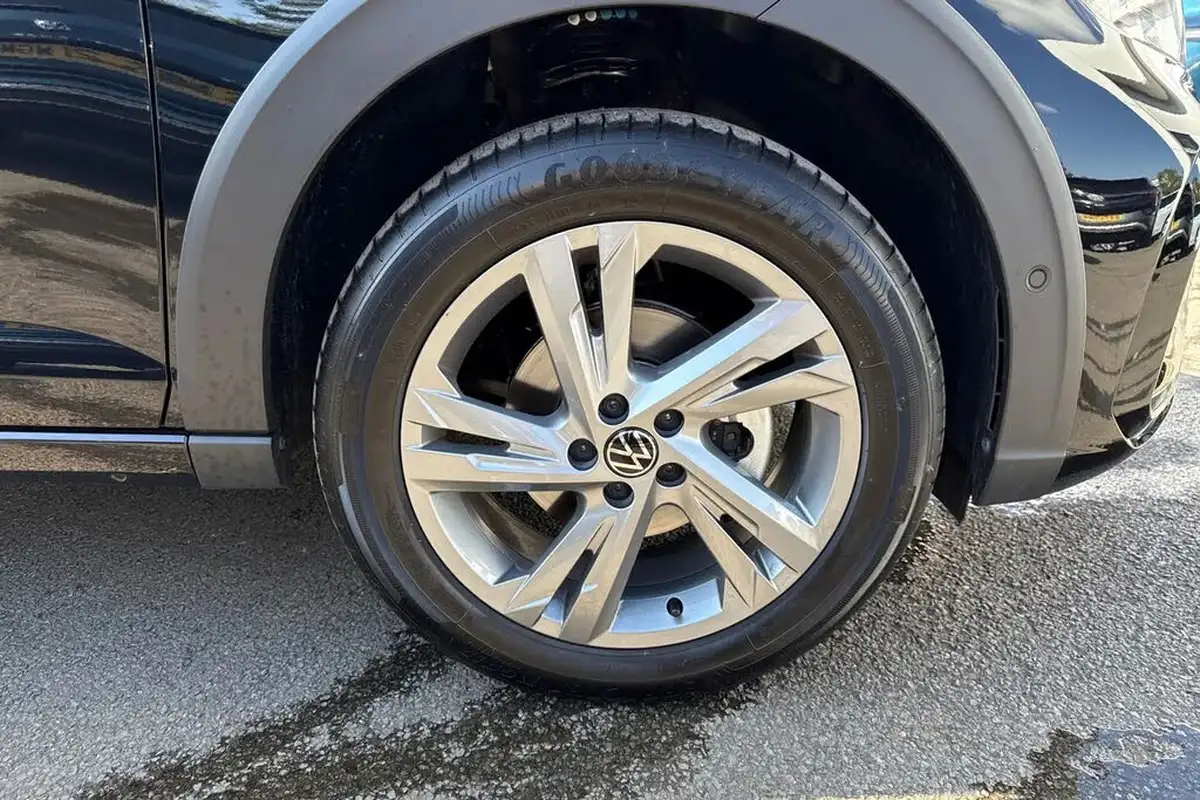 2025-volkswagen-taigo-15-tsi-r-line-big-9