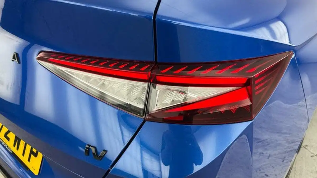 2022-skoda-enyaq-e-80-vrs-big-29