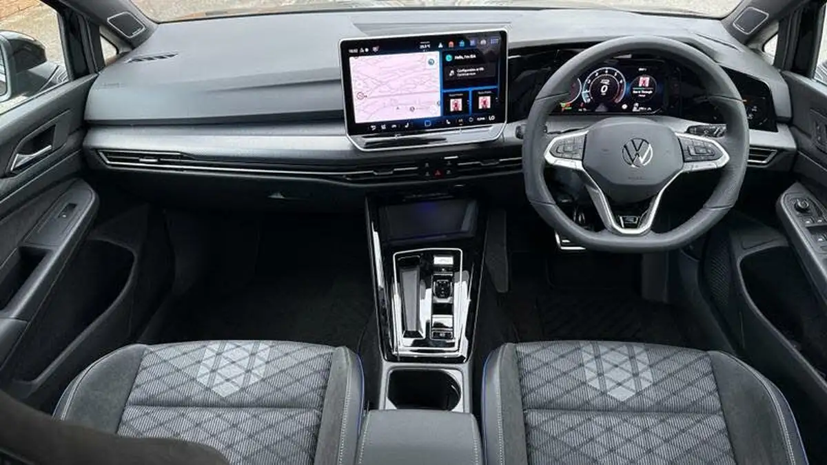 2025-volkswagen-golf-15-etsi-black-edition-big-7