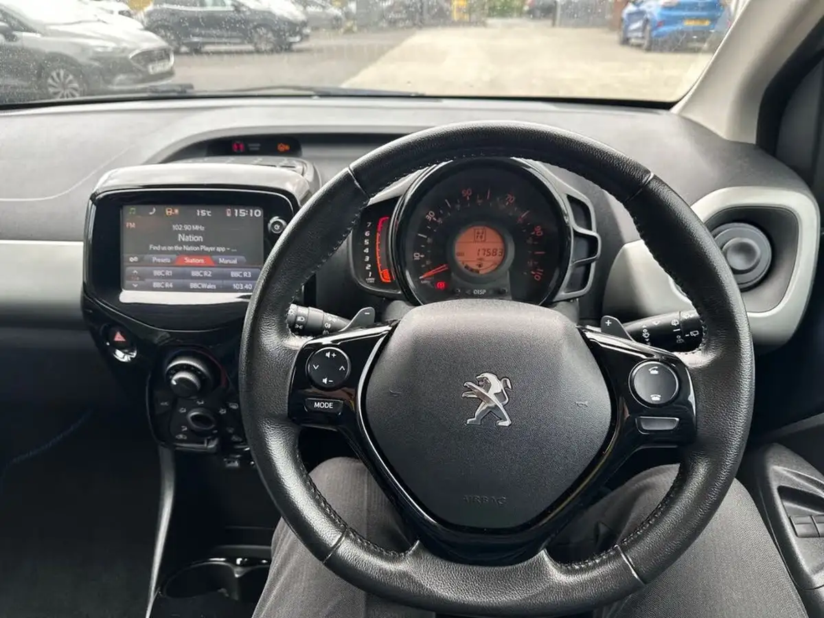 2017-peugeot-108-10-allure-hatchback-big-11
