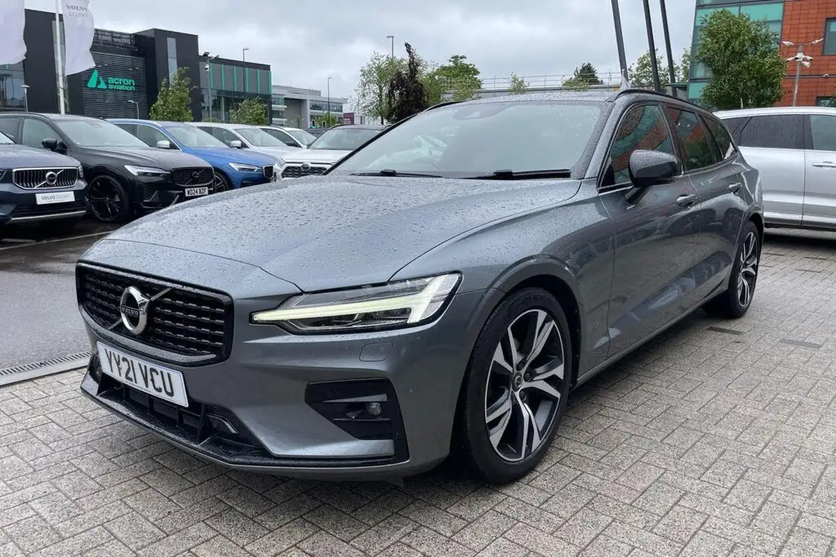 2021-volvo-v60-20-b3-r-design-160bhp-big-10