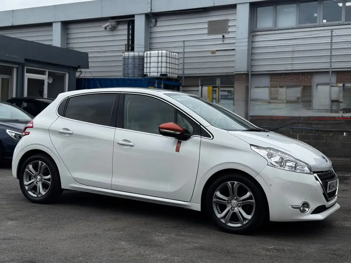 2014-peugeot-208-16e-hdi-roland-garros-big-3