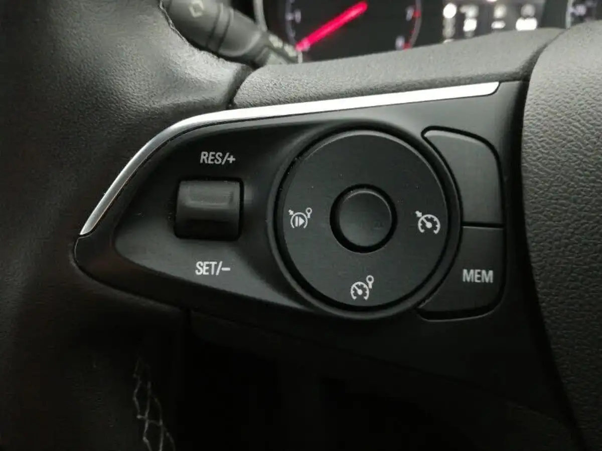 2018-vauxhall-grandland-x-12-tech-line-nav-130ps-big-14