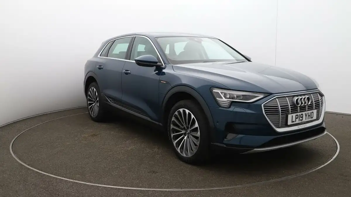 2019-audi-e-tron-55e-big-38