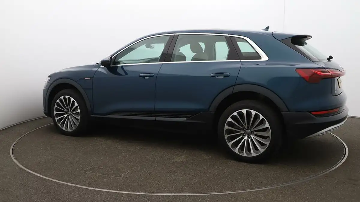 2019-audi-e-tron-55e-big-42
