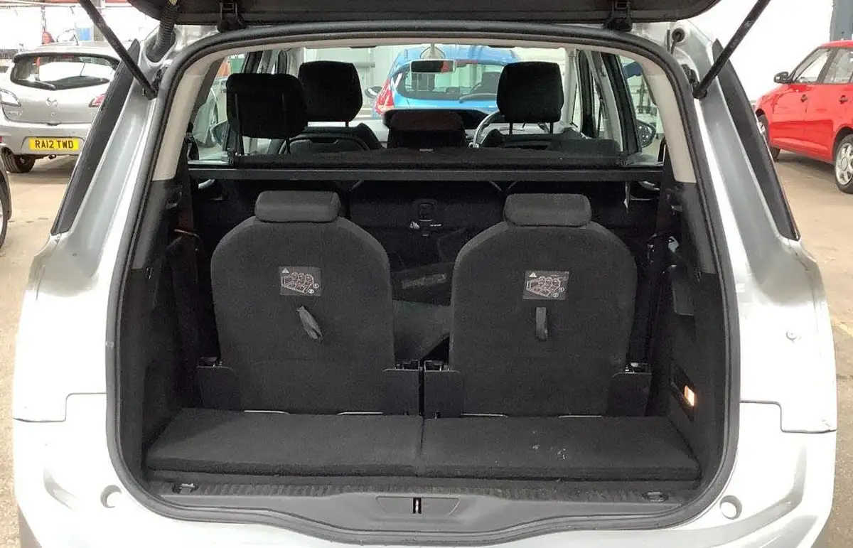 2015-citroen-grand-c4-picasso-16bluehdi-exclusive-eat6-big-6