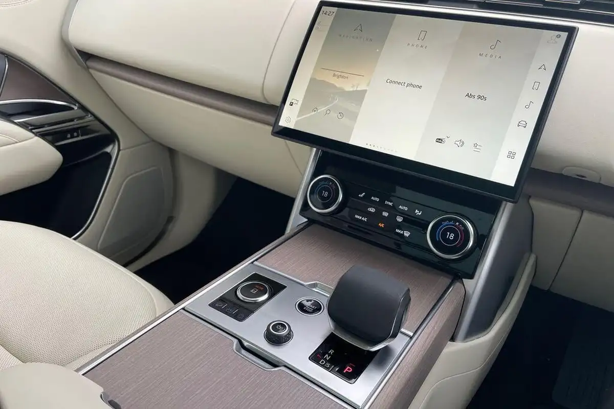 2023-land-rover-range-rover-30-p440e-se-big-50