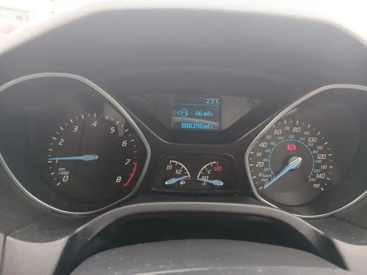 2013-ford-focus-10-zetec-100ps-hatchback-big-4