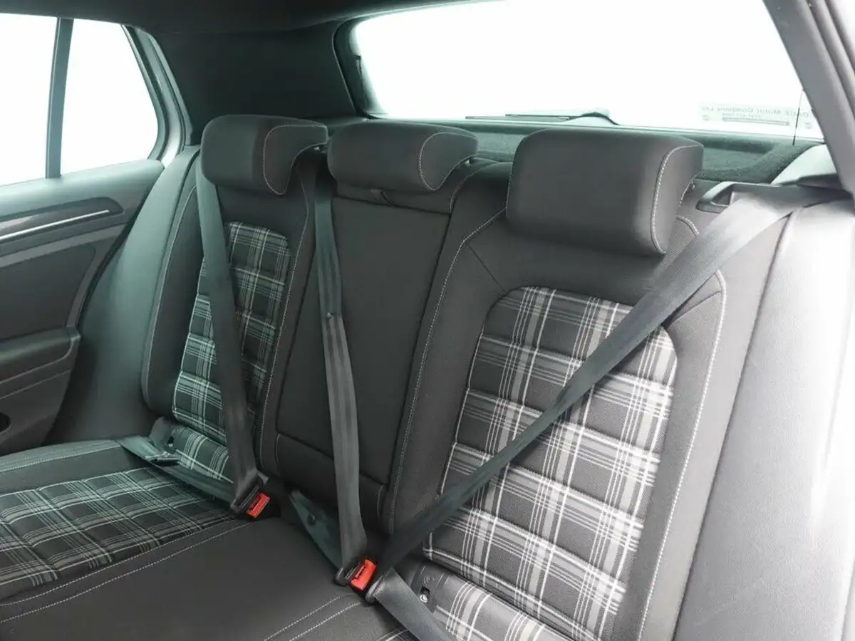 2015-volkswagen-golf-20tdi-gtd-bmt-hatchback-5d-big-17