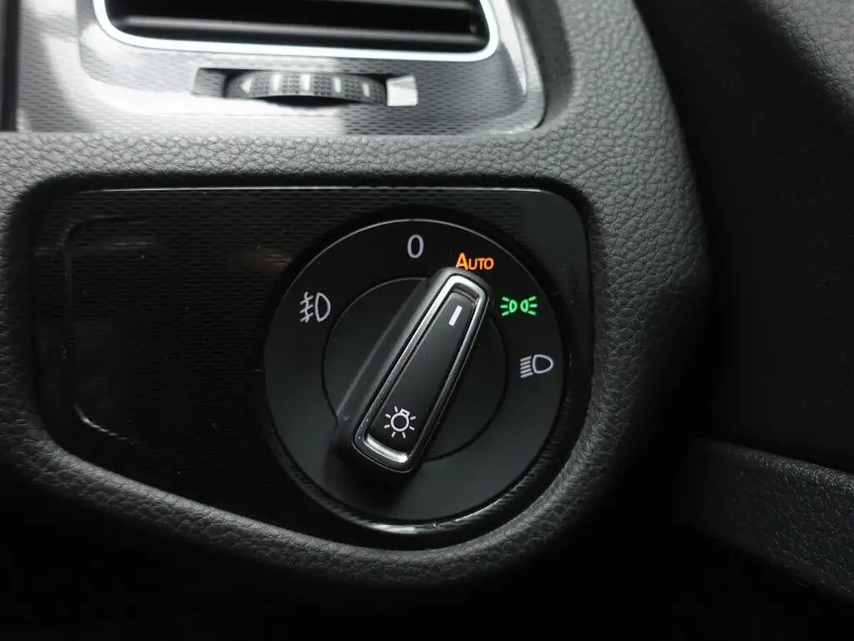 2015-volkswagen-golf-20tdi-gtd-bmt-hatchback-5d-big-41