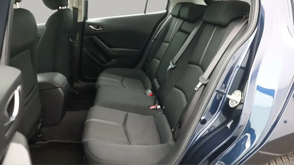 2018-mazda-mazda3-20-se-nav-big-16