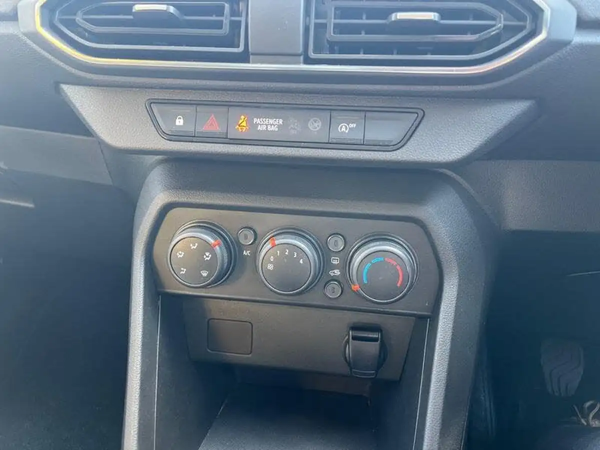 2022-dacia-sandero-10-sce-essential-big-18