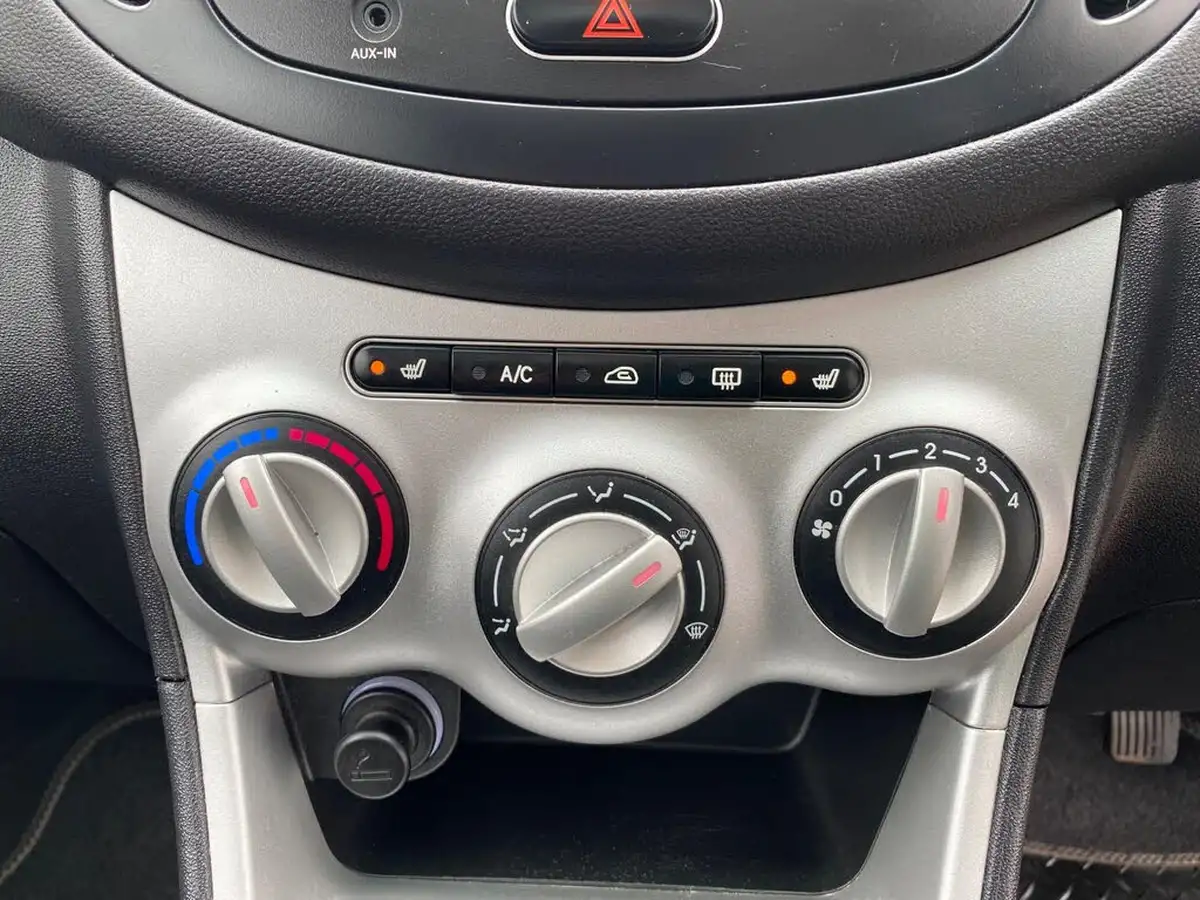 2010-hyundai-i10-12-style-big-35